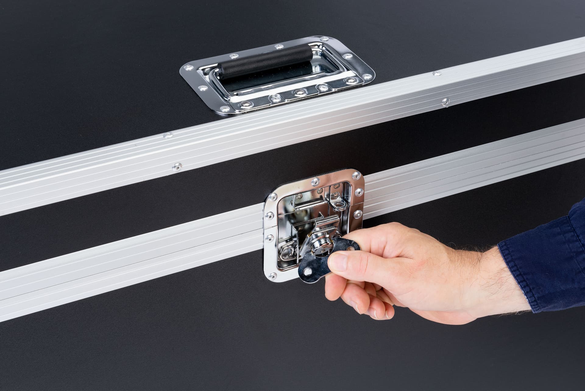 Oversize trade show storage trunk with butterfly latch