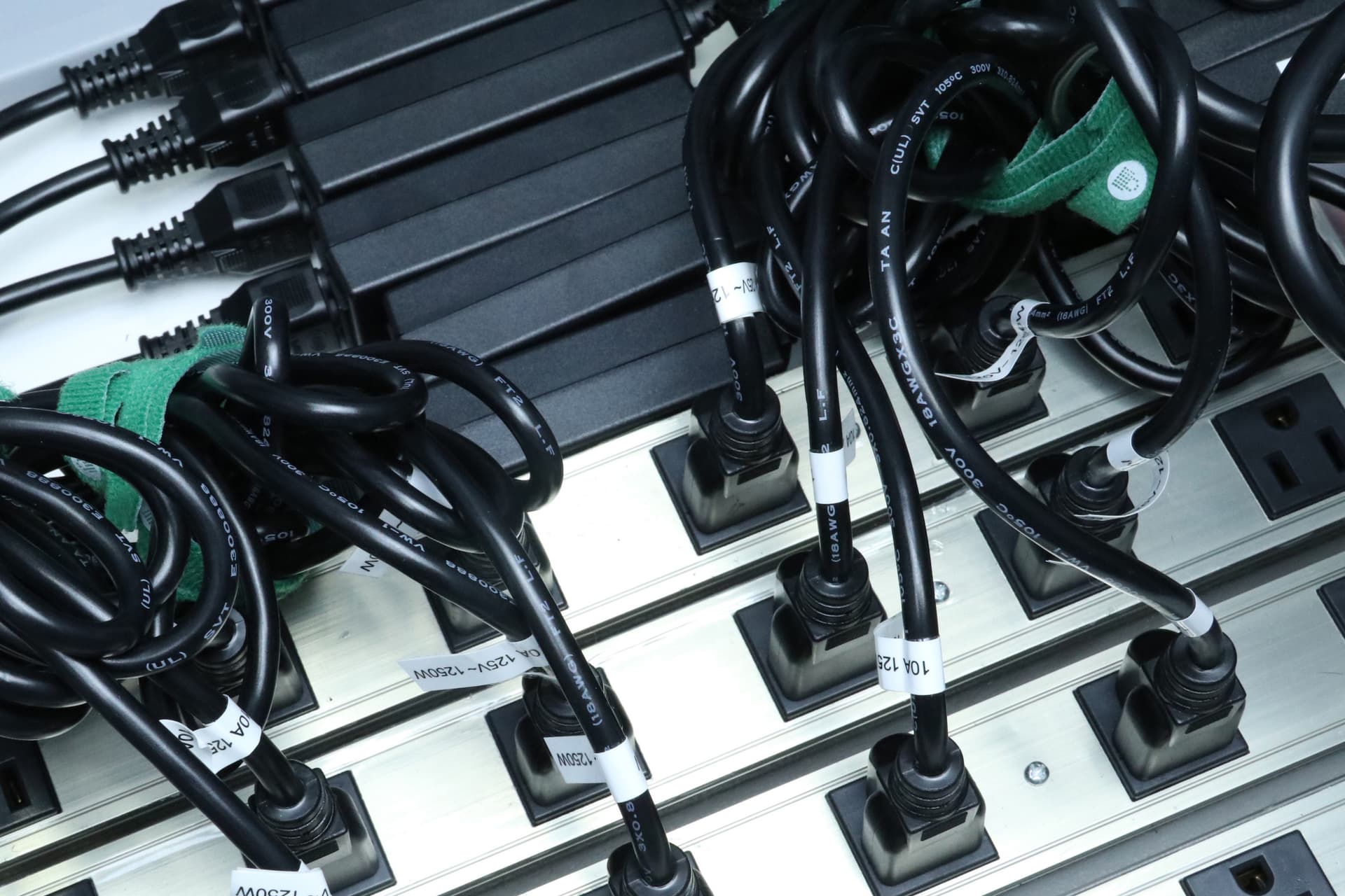 mobile charging cart outlets