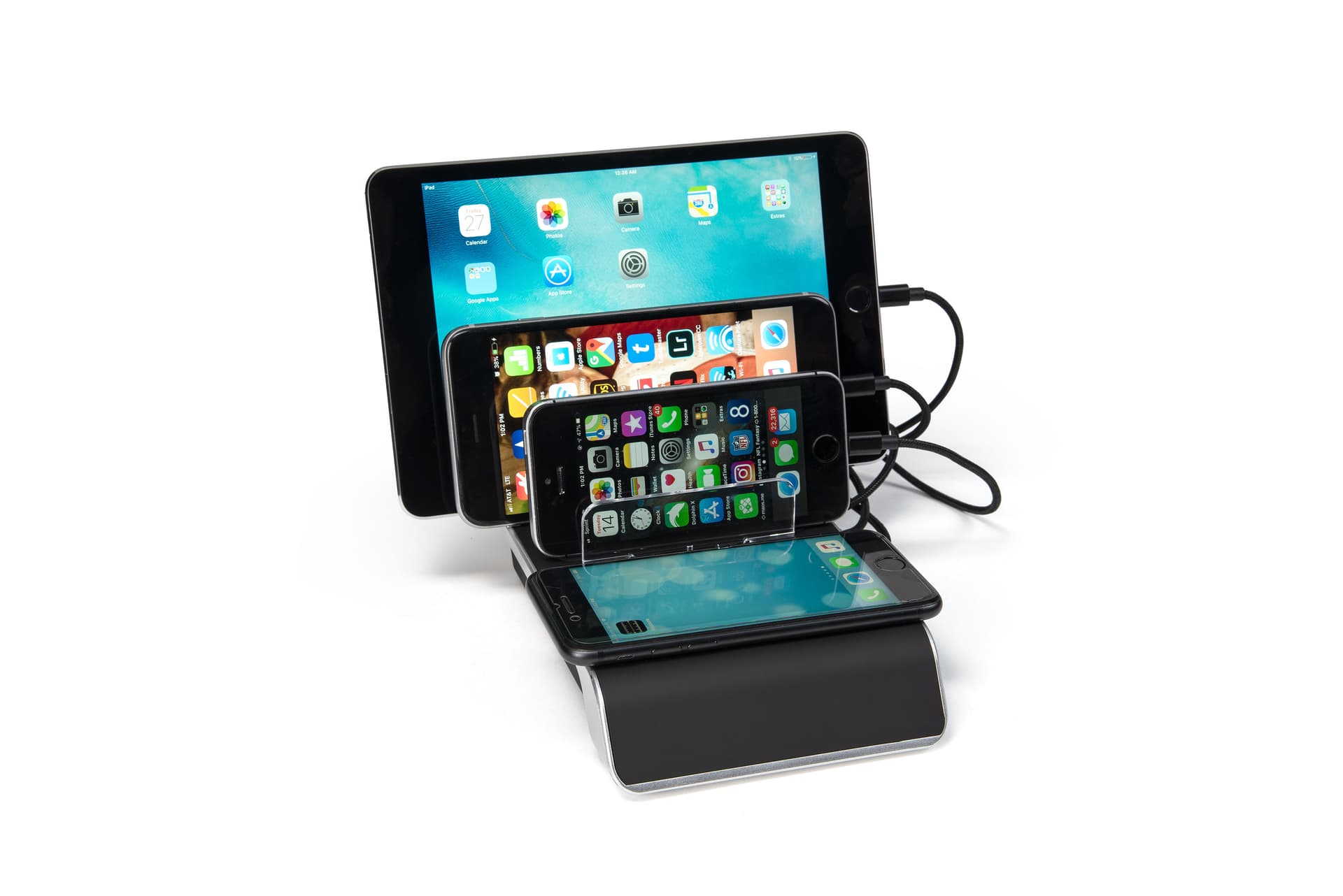 4 port USB charger dock with wireless pad for multi-charging functionality  