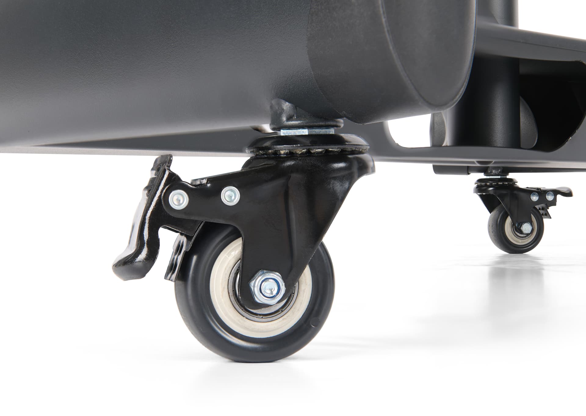 Confidence monitor stand with locking wheels