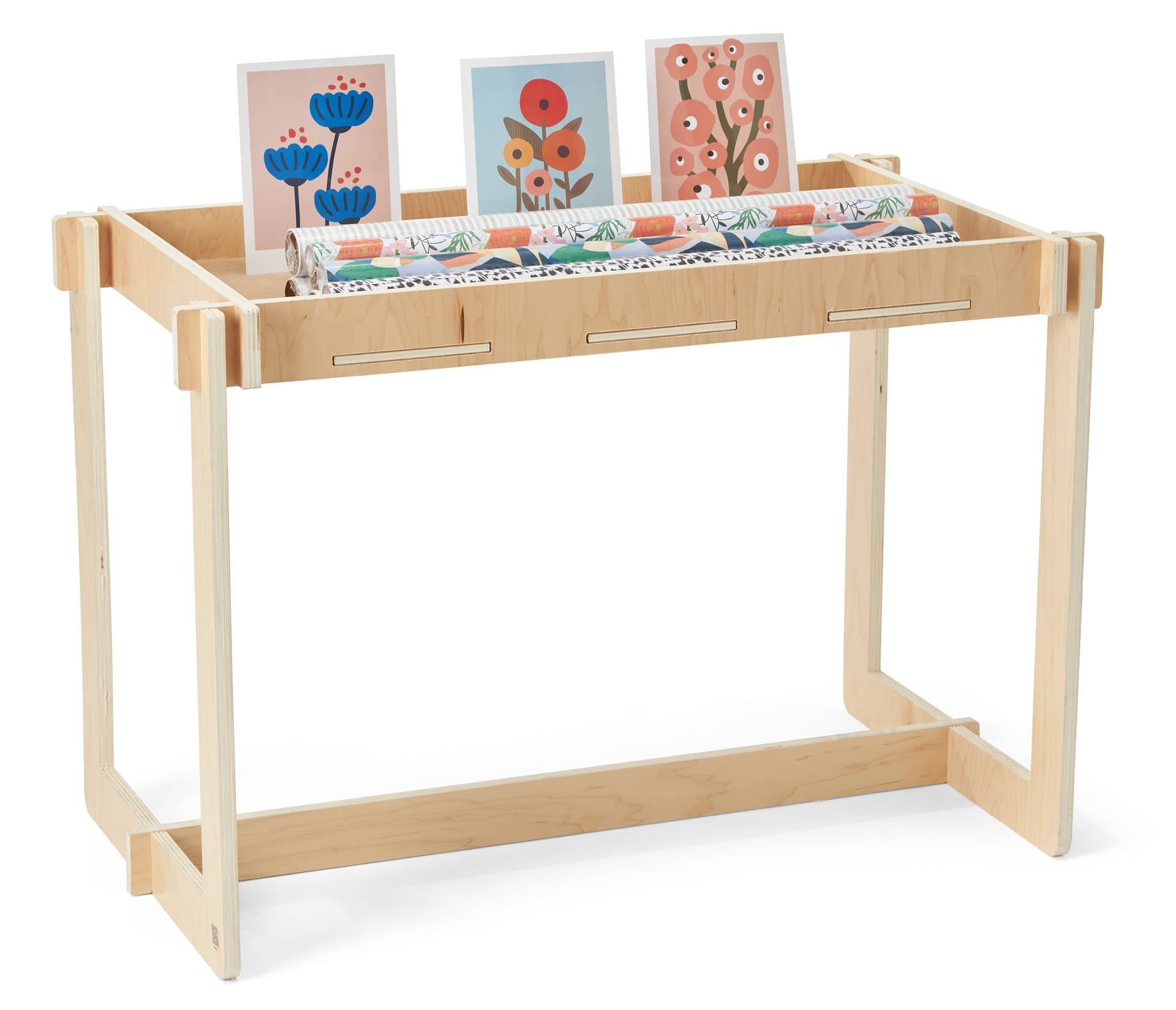 Wooden retail dump table with max weight capacity of 50 pounds