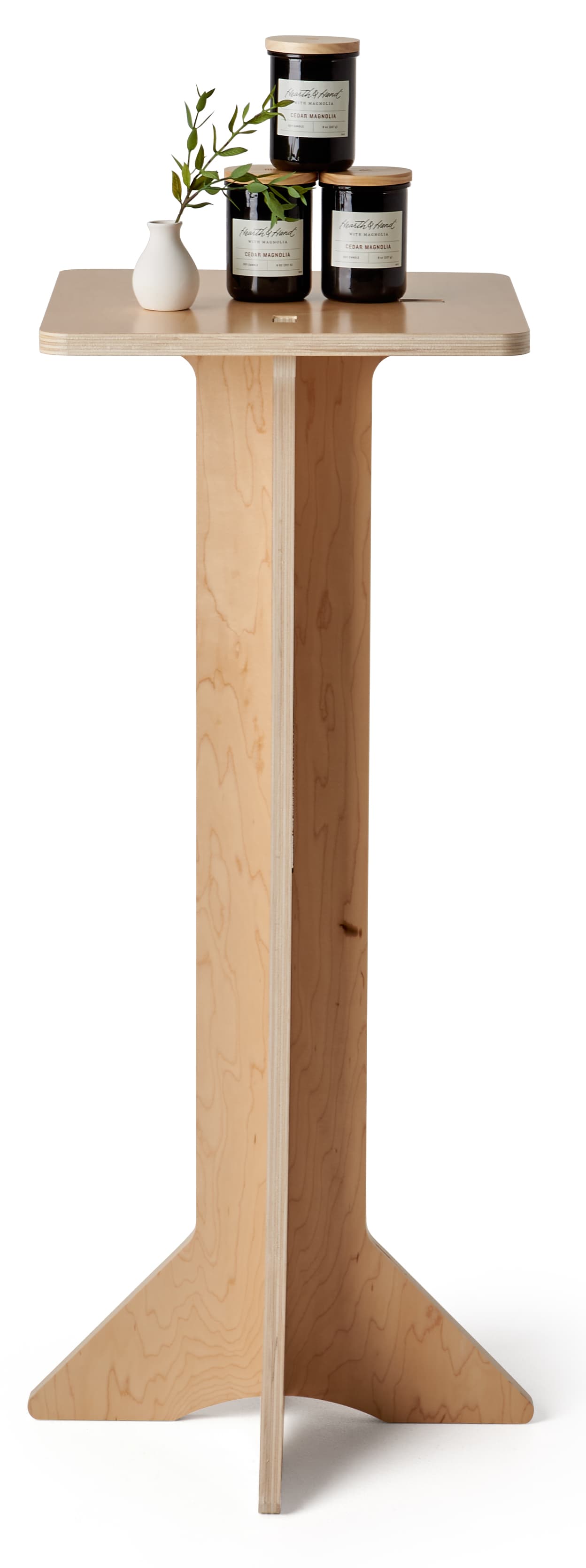 Flat pack retail table with lightweight build 