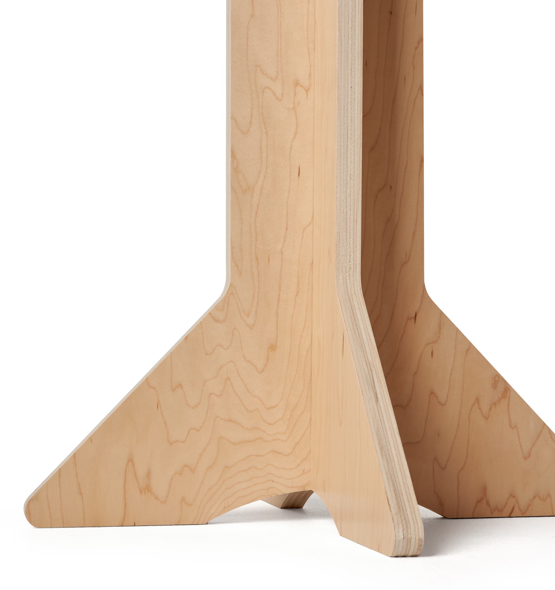 Flat pack retail table with interlocking leg design 