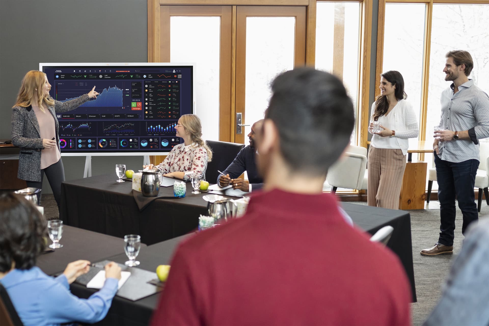 Interactive digital flipchart display with real-time content sharing