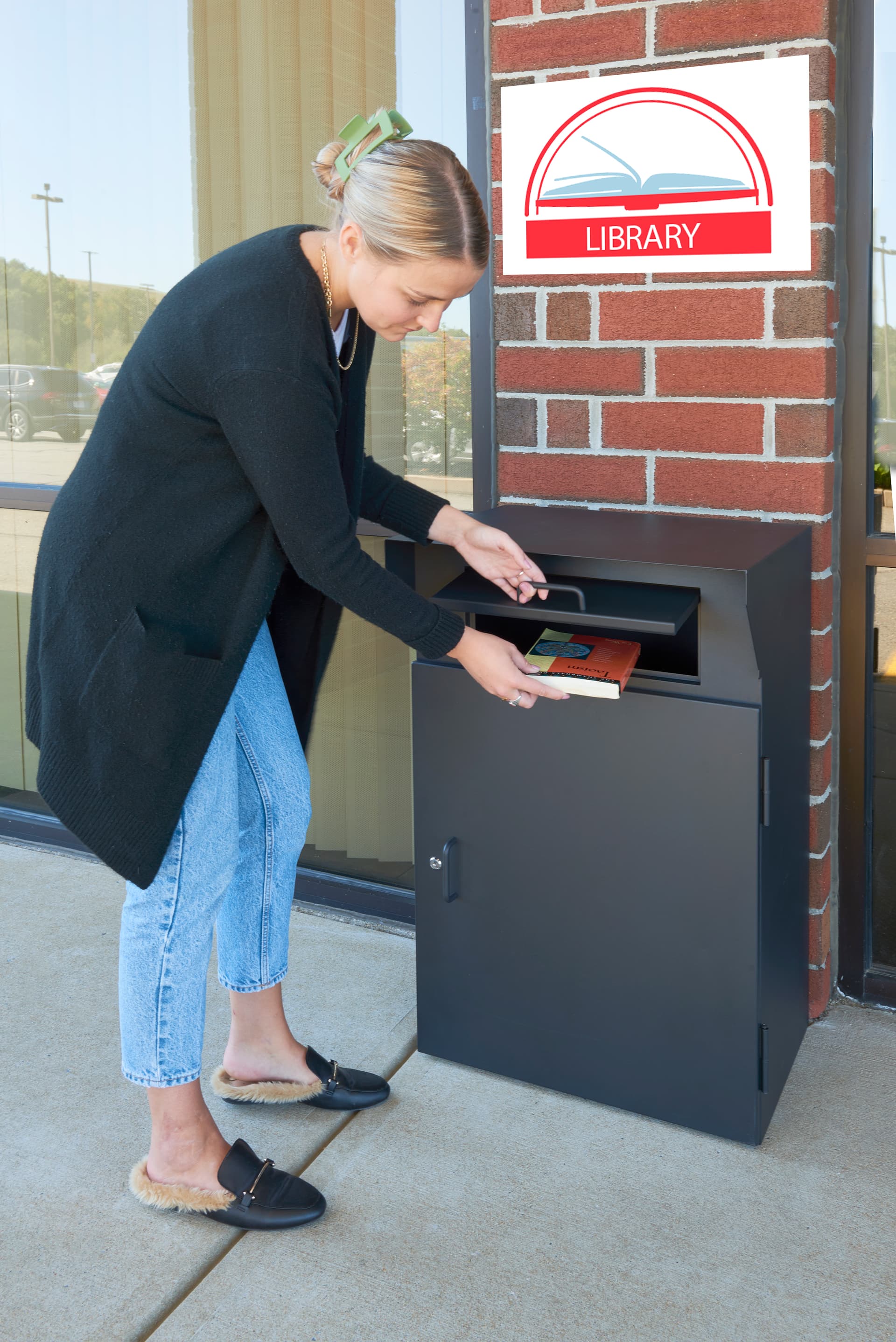 Outdoor package drop box with heavy 8- pound design