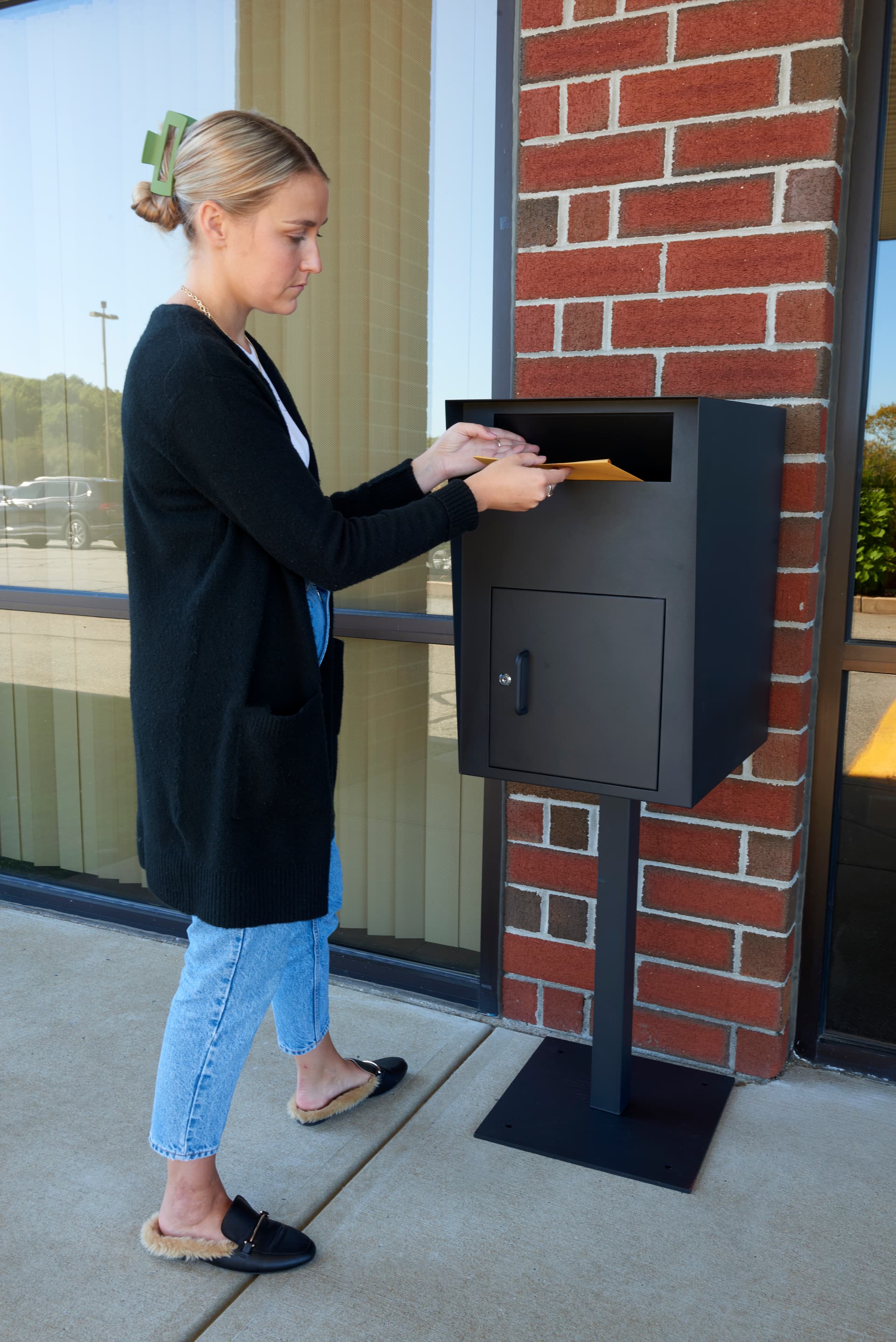 Pedestal drop box with weather resistant design