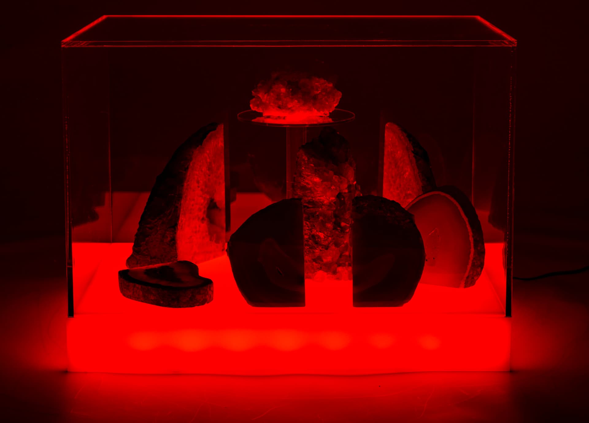 Countertop led collectables display case with acrylic rectangle lift-off topper