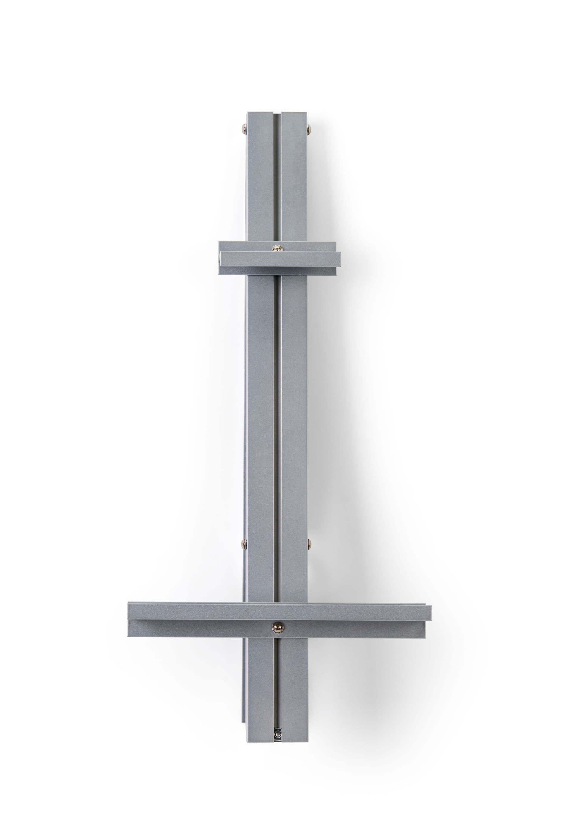 Studio wall easel with simplistic design