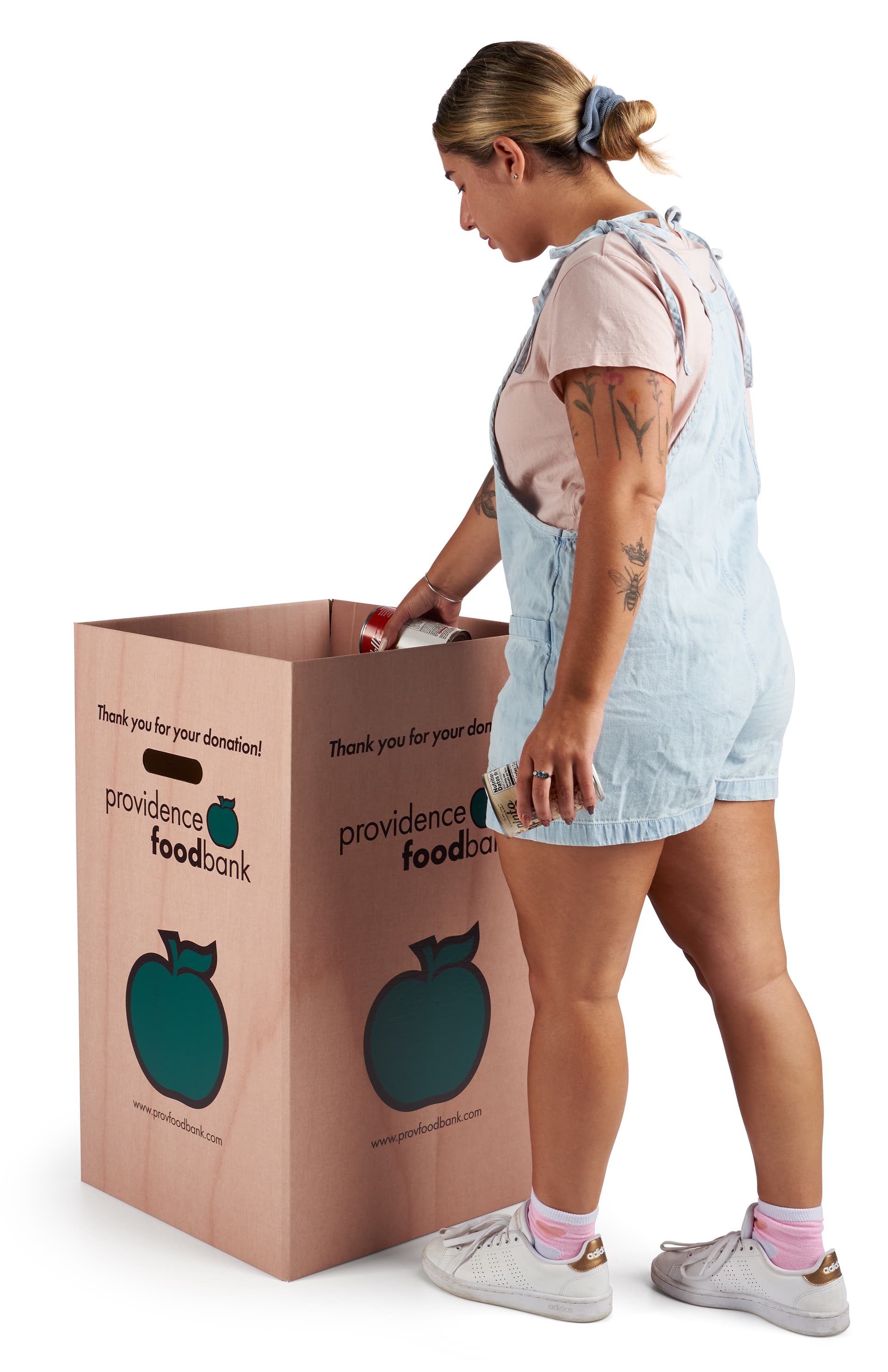 Disposable cardboard trash bin has side handles 