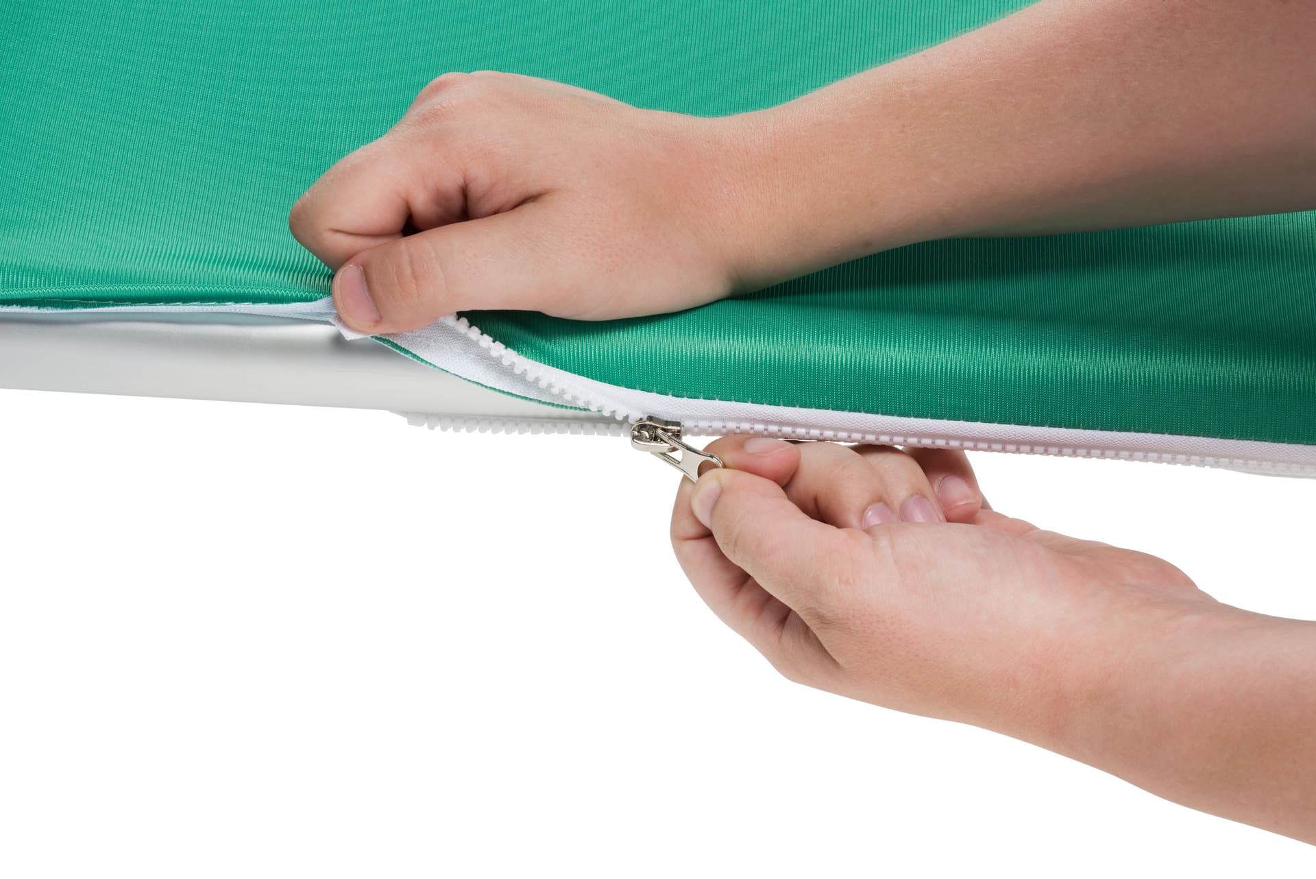 20 x 8 chroma green backdrop installs easily with the sewn-in zipper