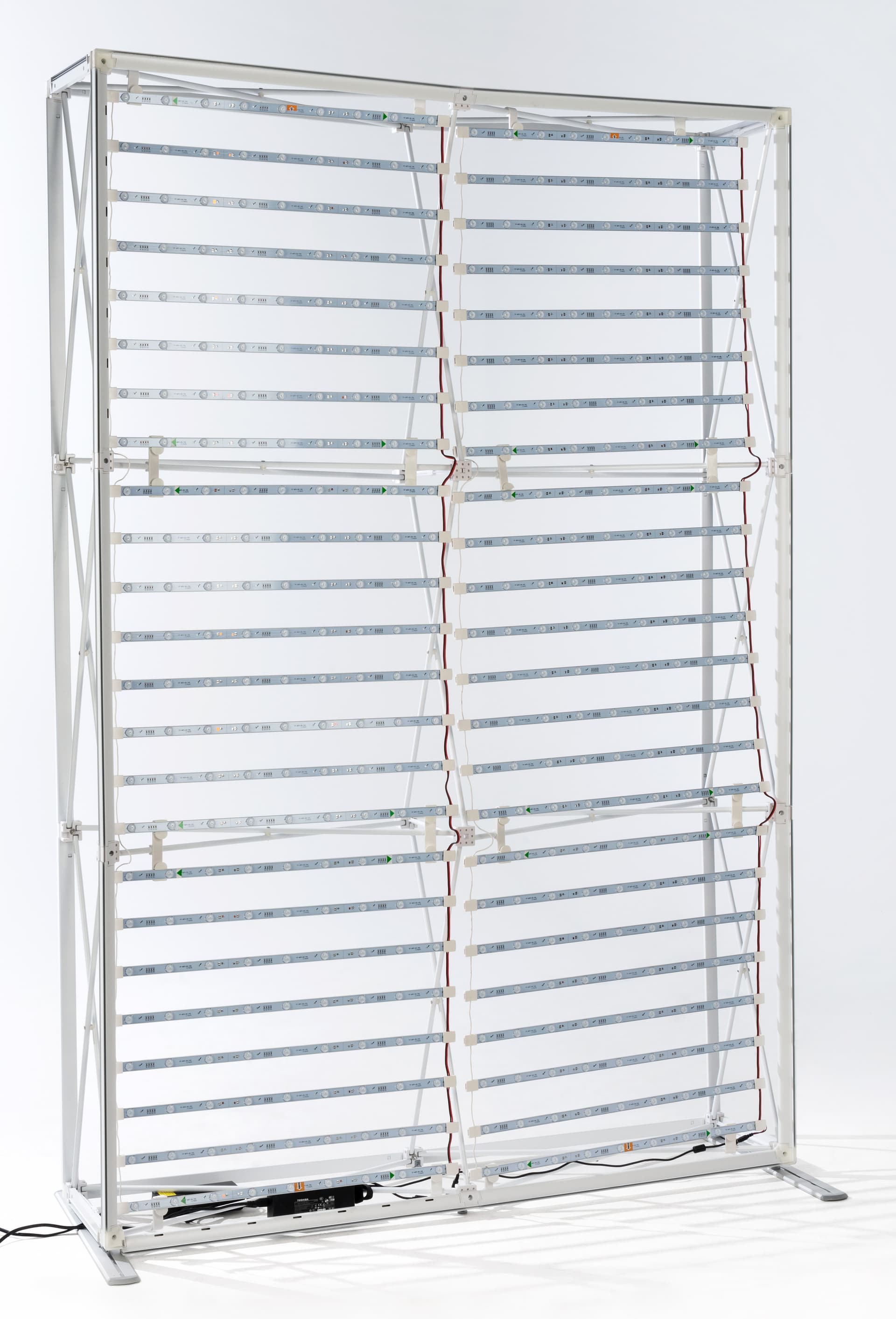 Trade show display kit with 5'w x 7'h backlit pop up aluminum frame