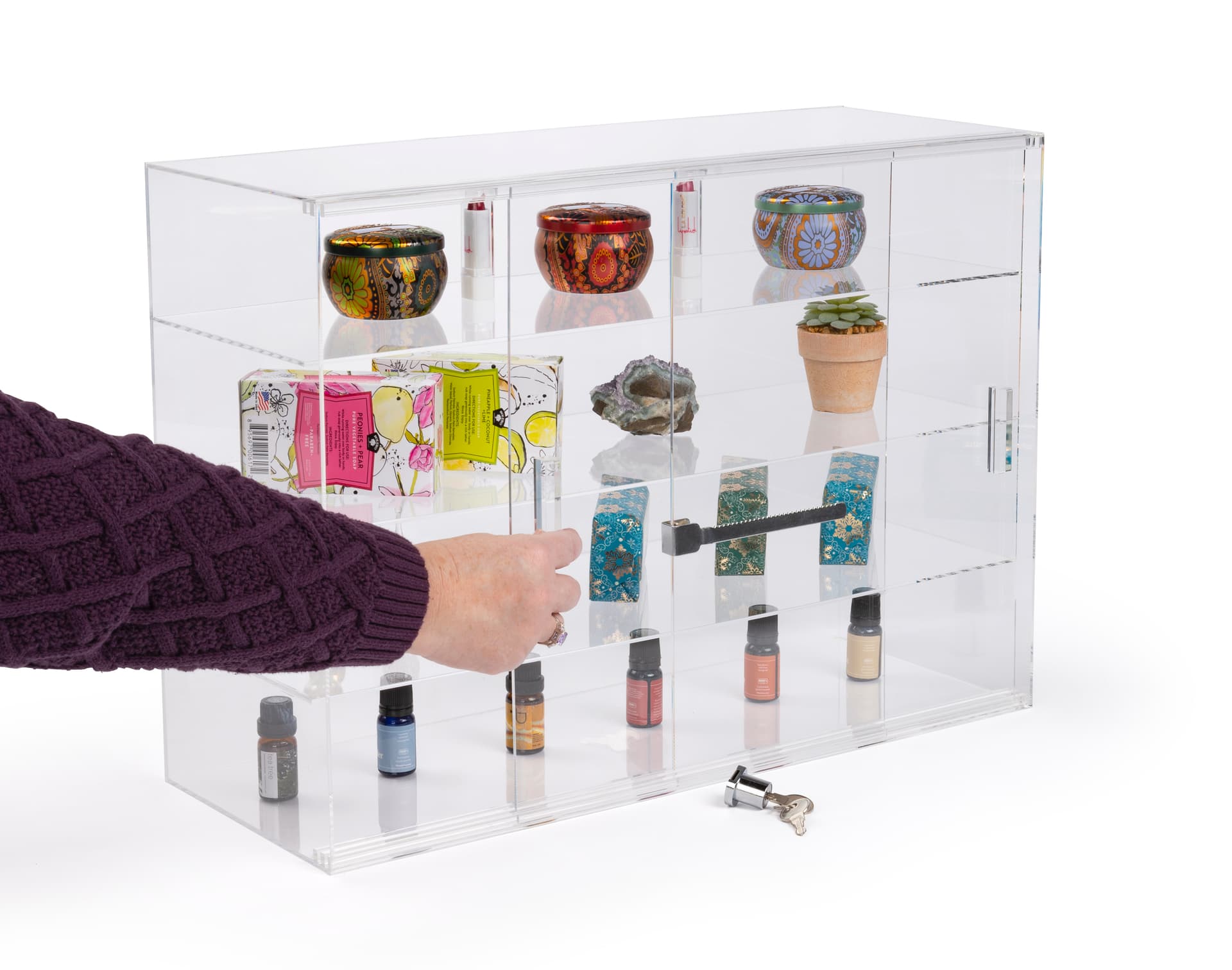 Jewelry display case with locking sliding doors