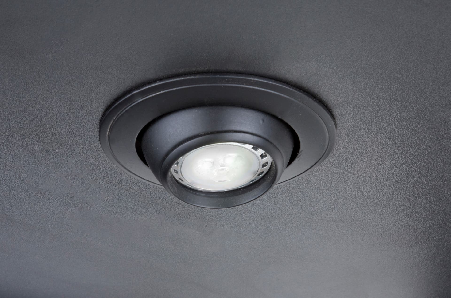 LED retail display cabinet with ceiling lights
