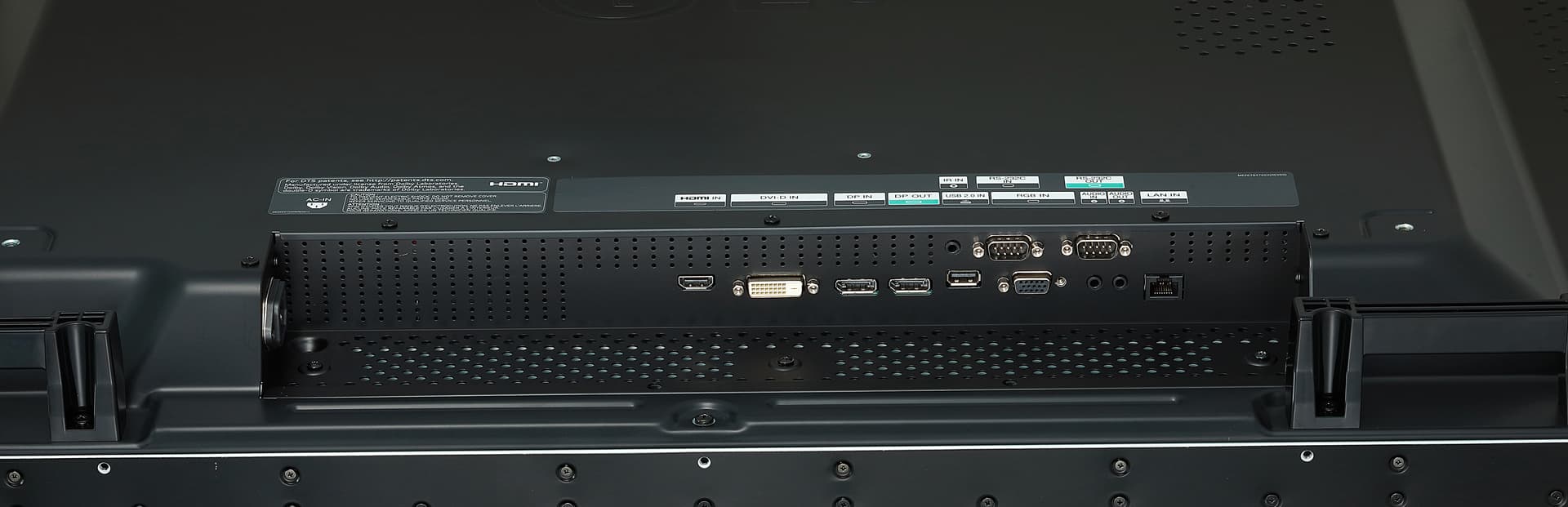 4 TV video wall system with multiple display ports, ethernet port, and USB port