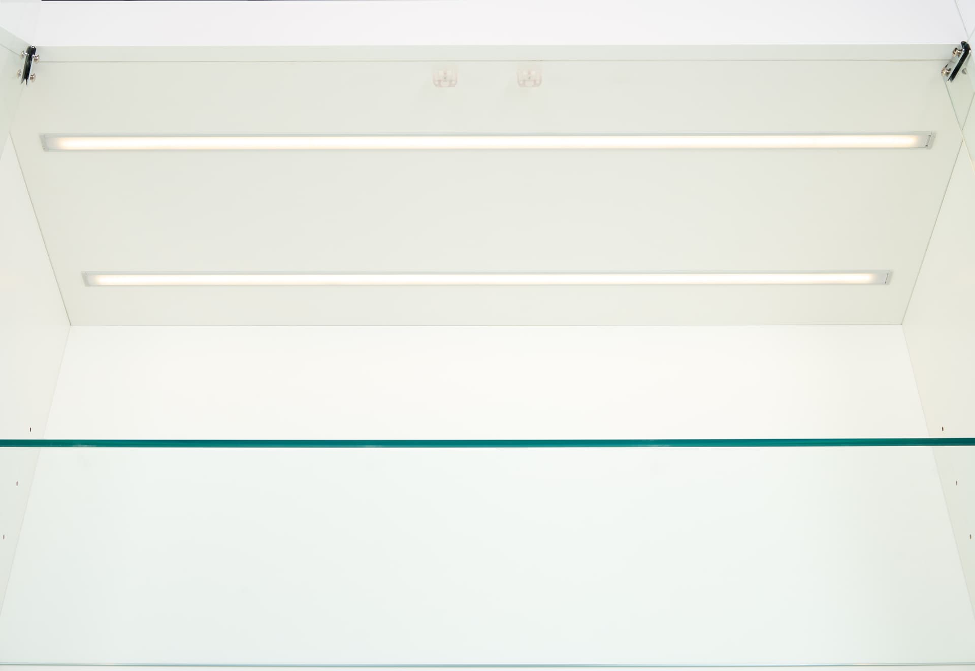 Retail glass display cabinet with energy efficient lighting