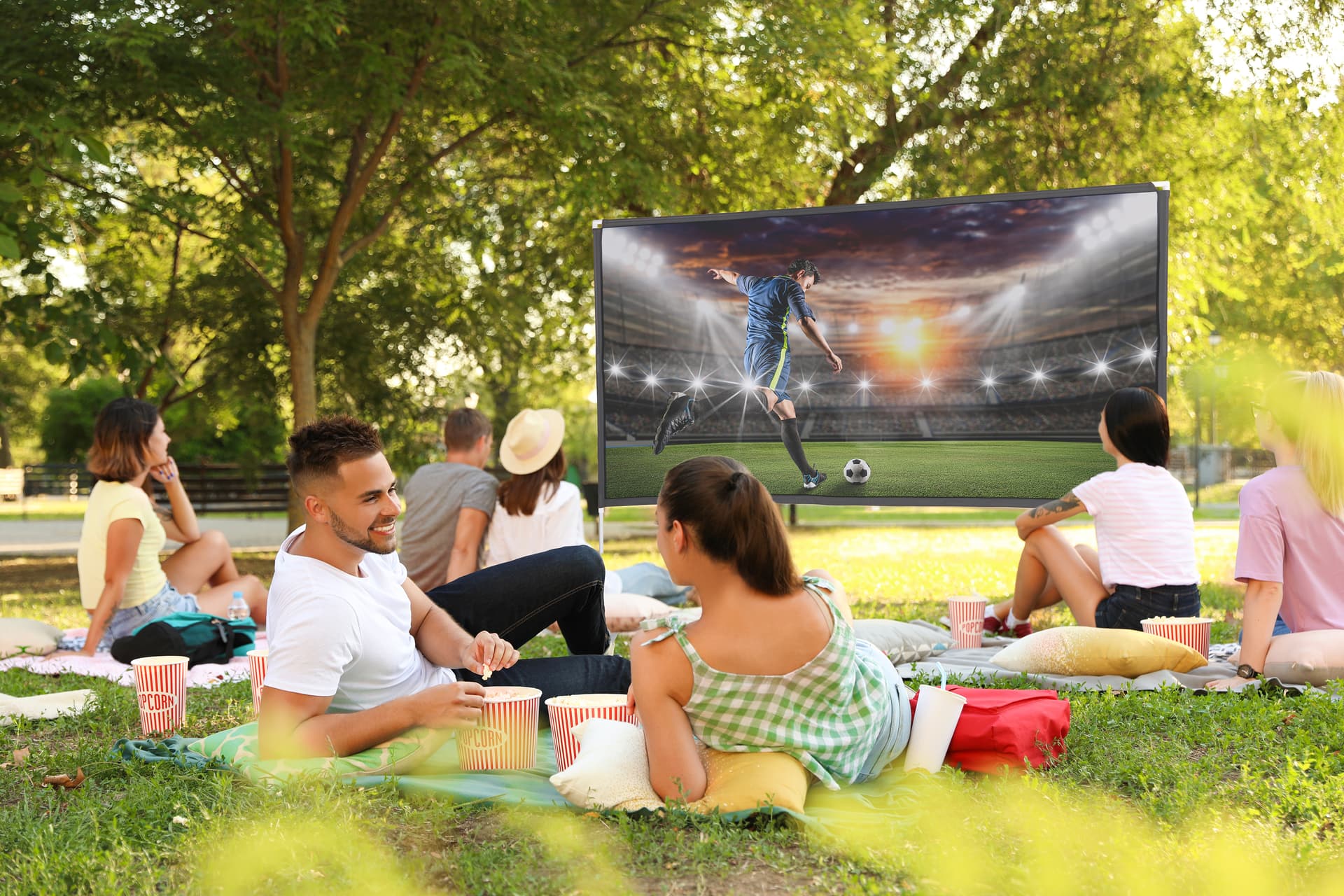 Outdoor movie projector screen is great for watching films 