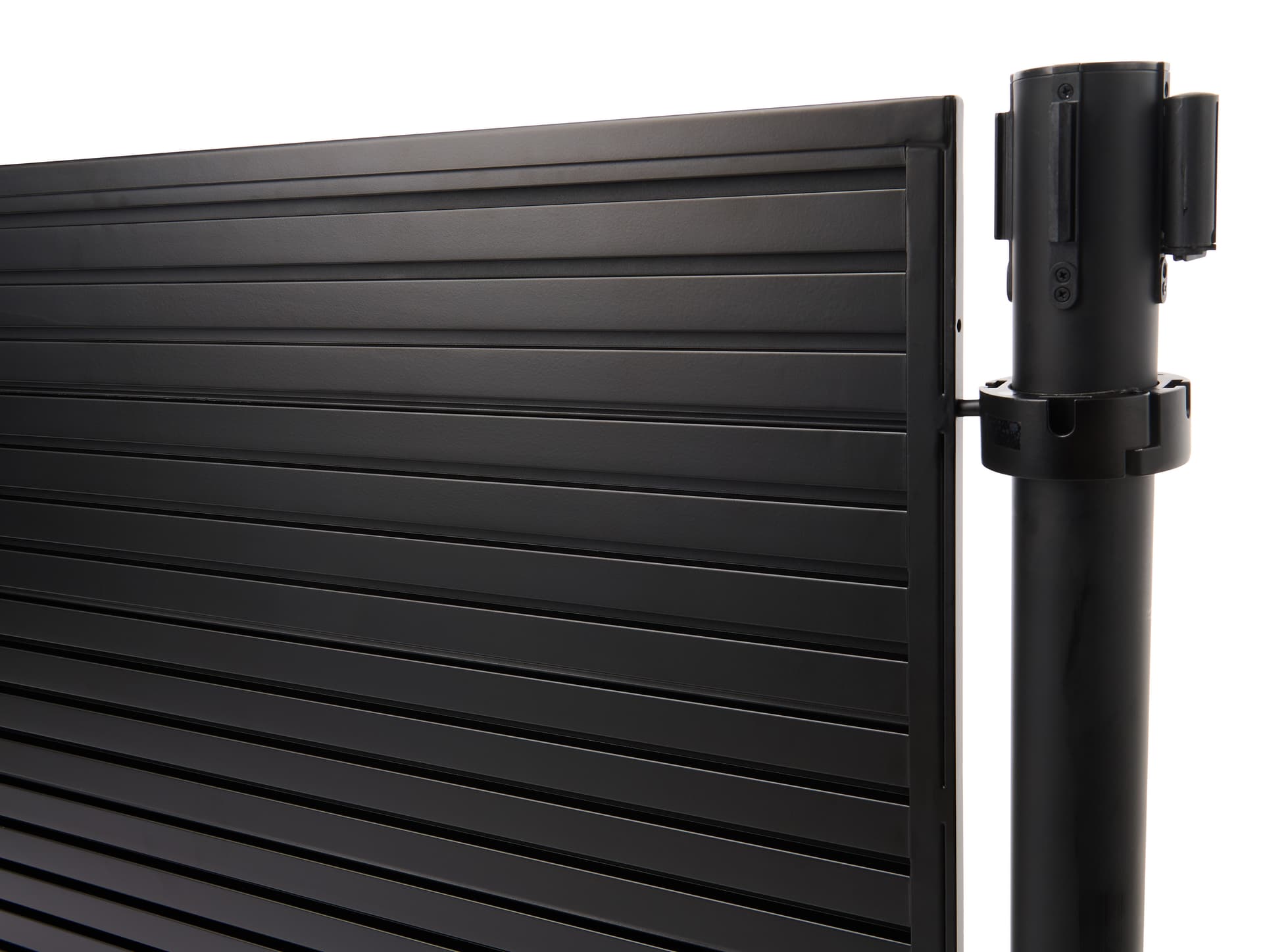 Slatwall merchandiser with 1.5" slats