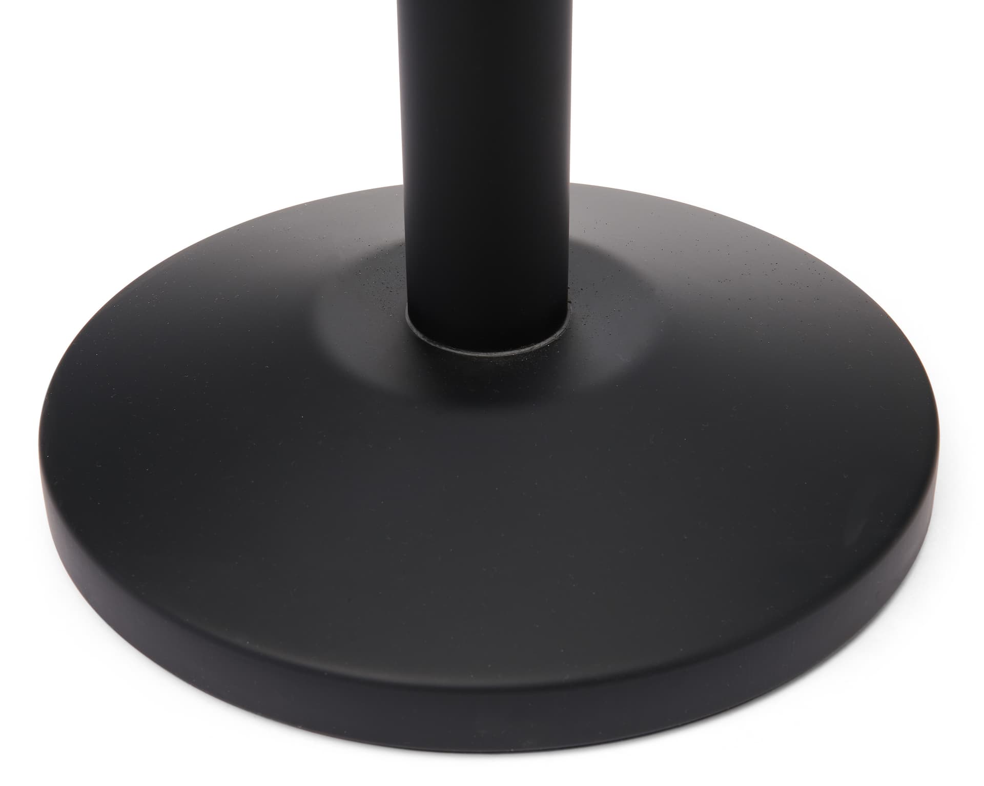 Slatwall merchandiser with durable stanchion base