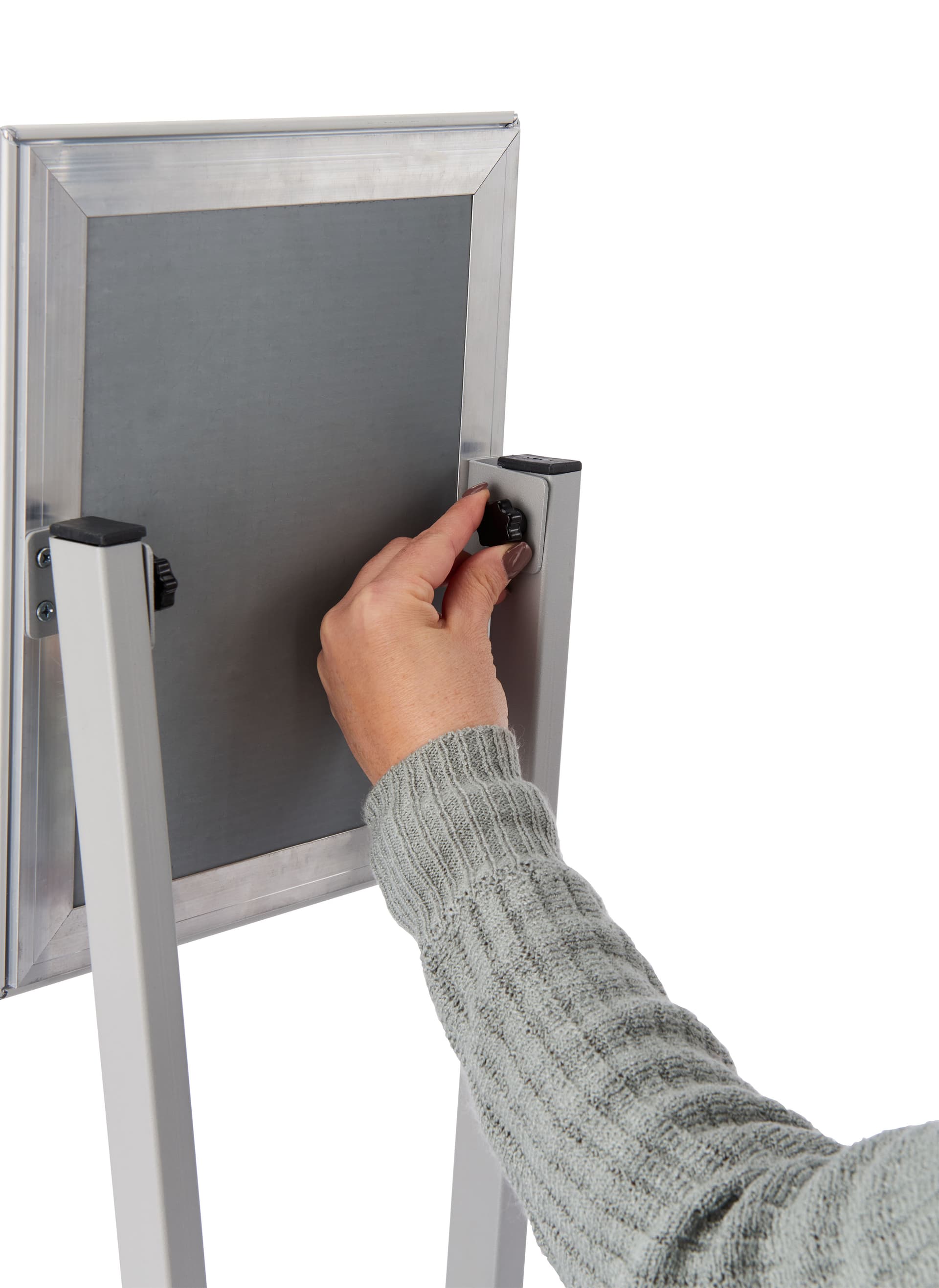 Adjustable knobs allow you to secure your frame in the desired position