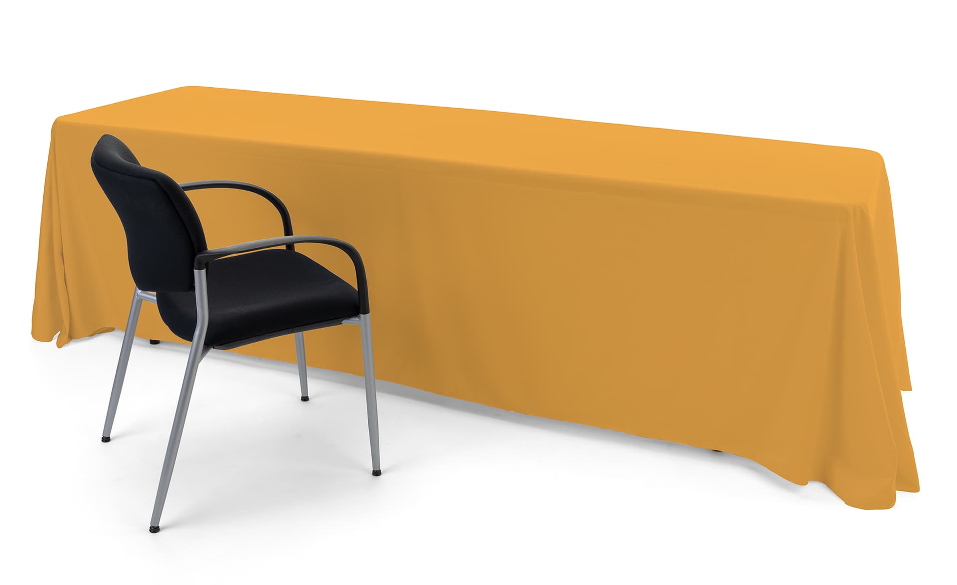 Golden polyester table cover with sewn-in corners for a smooth presentation 