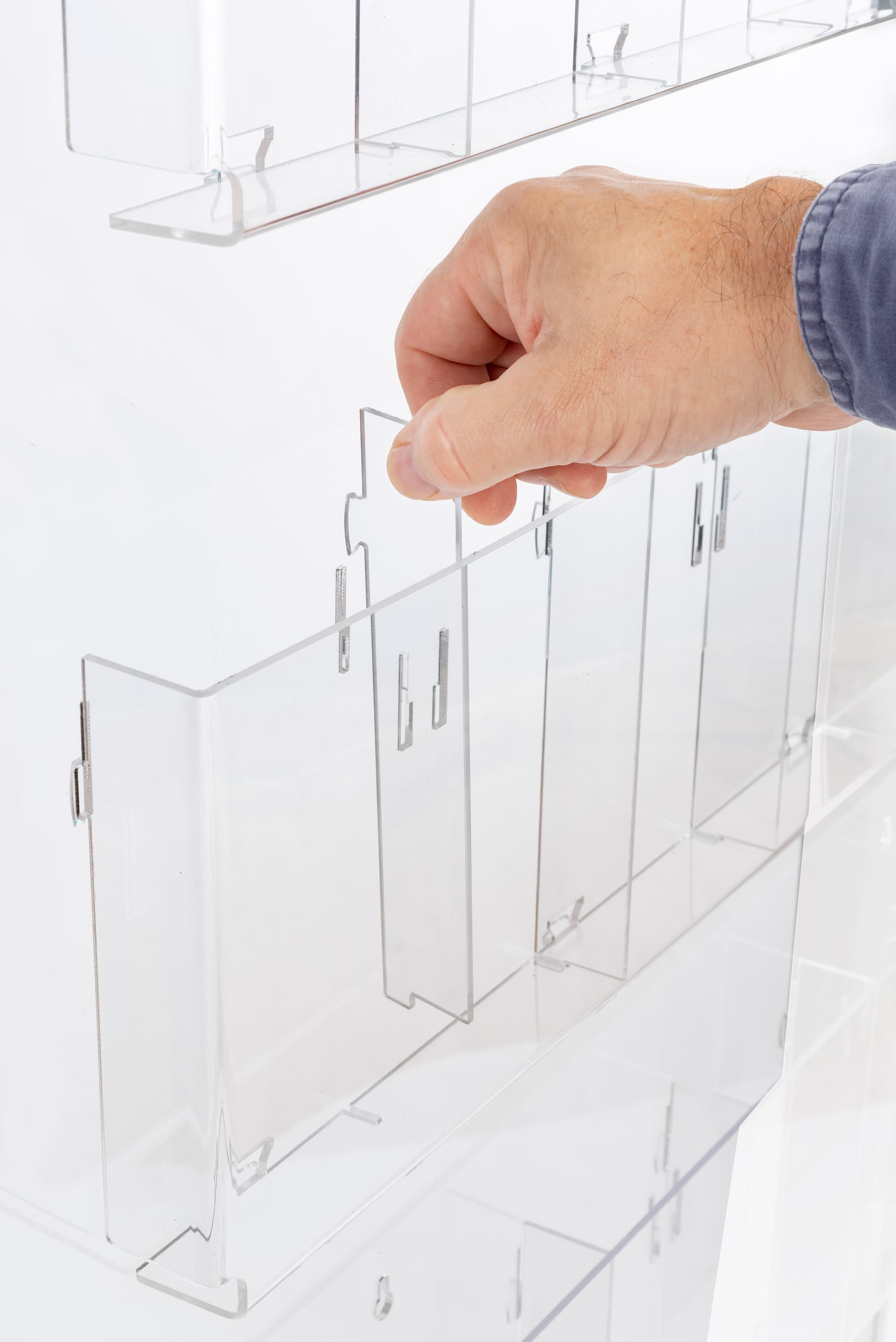 Adjustable 4-tier floor magazine stand with flexible layout for a variety of literature