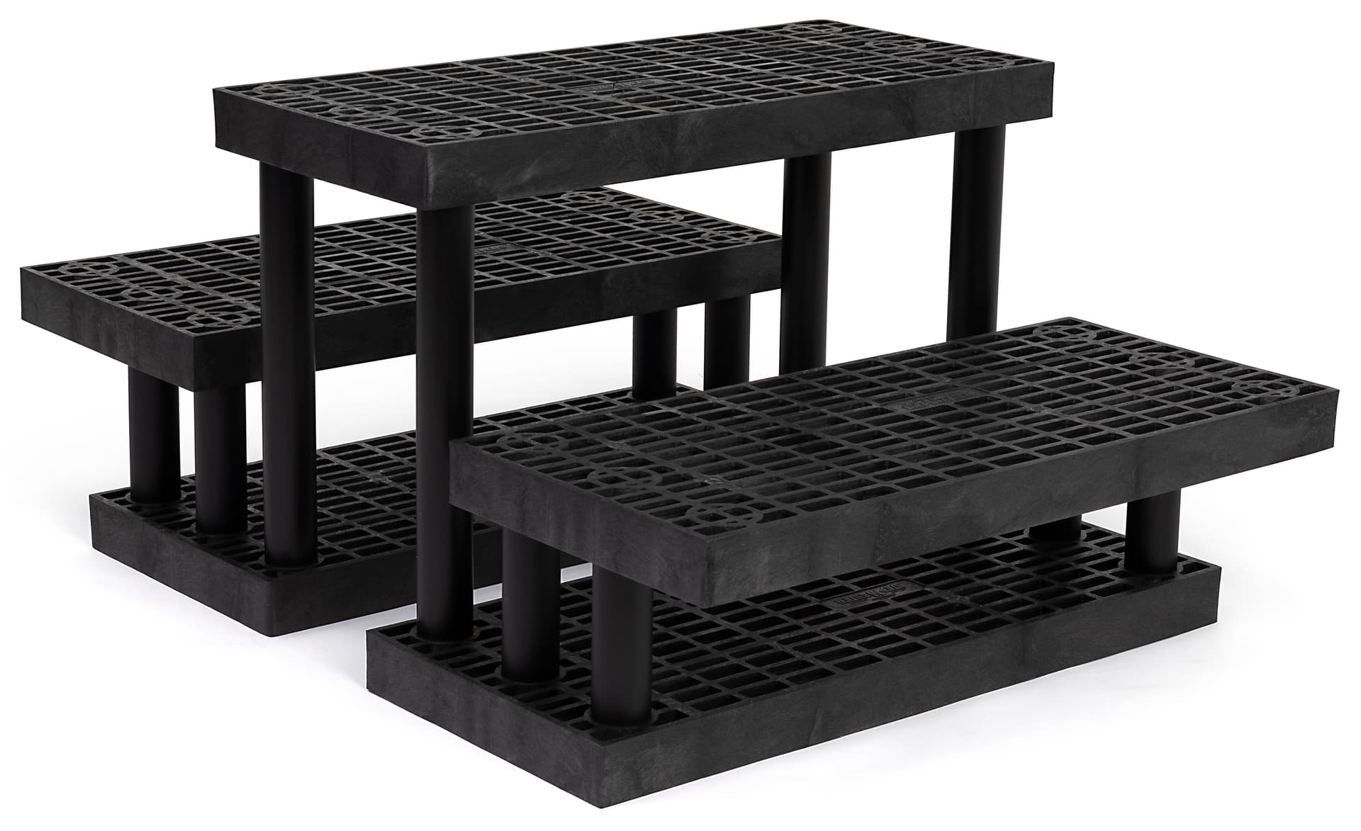 Tri-level pyramid display with grid tabletop