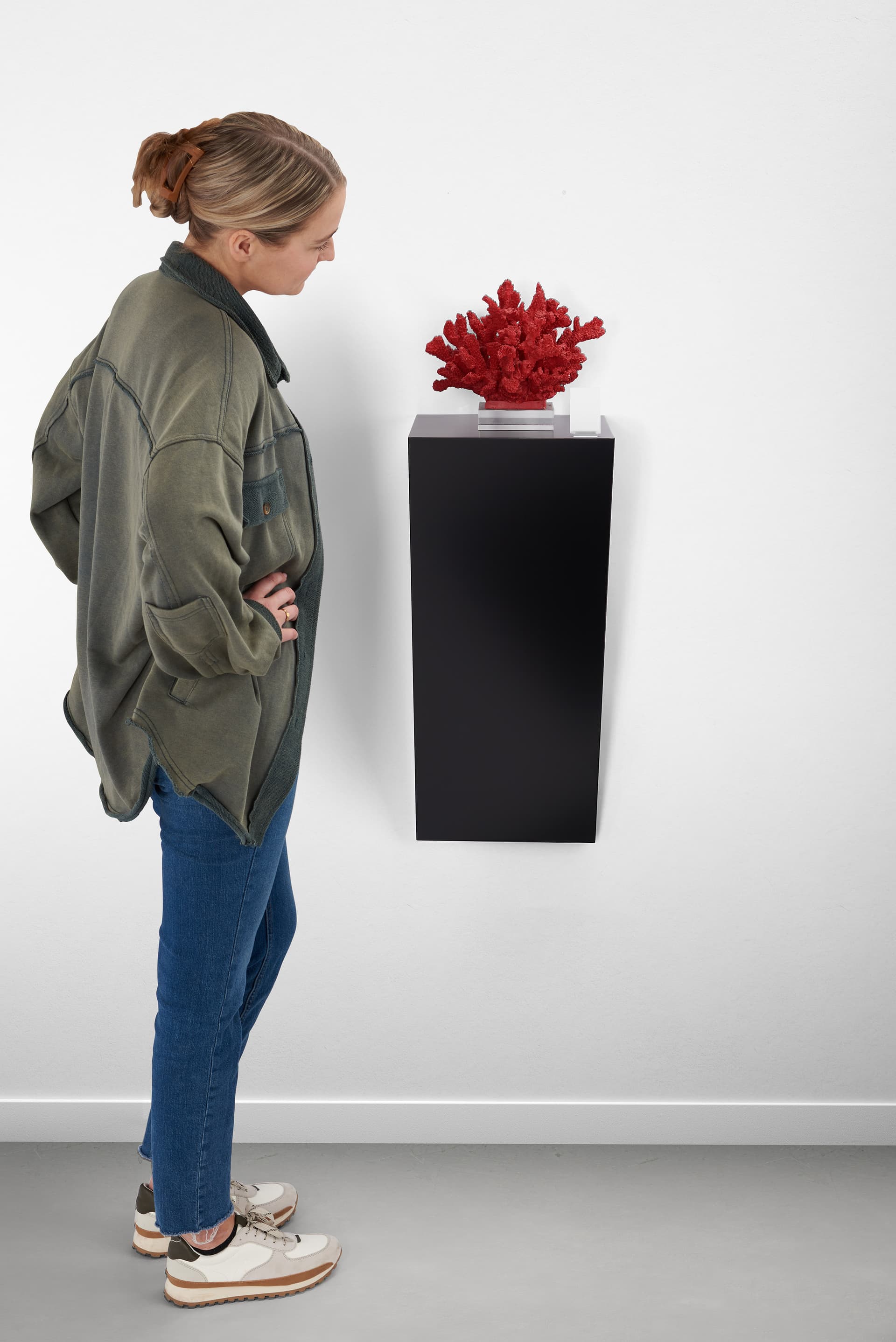 Wedge pedestal shelf with overall height of 28 inches tall