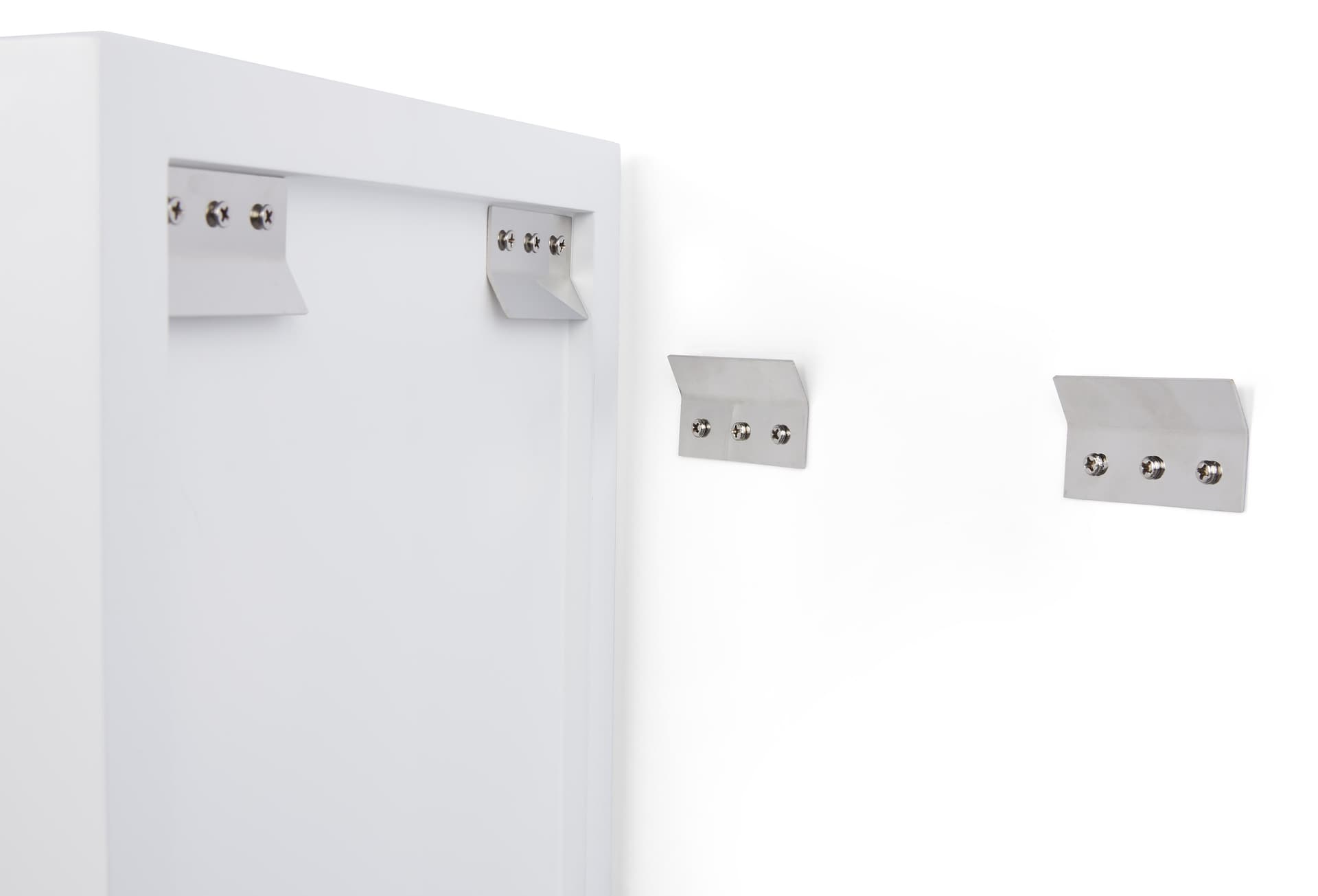 Wedge pedestal shelf with simple mounting mechanism 