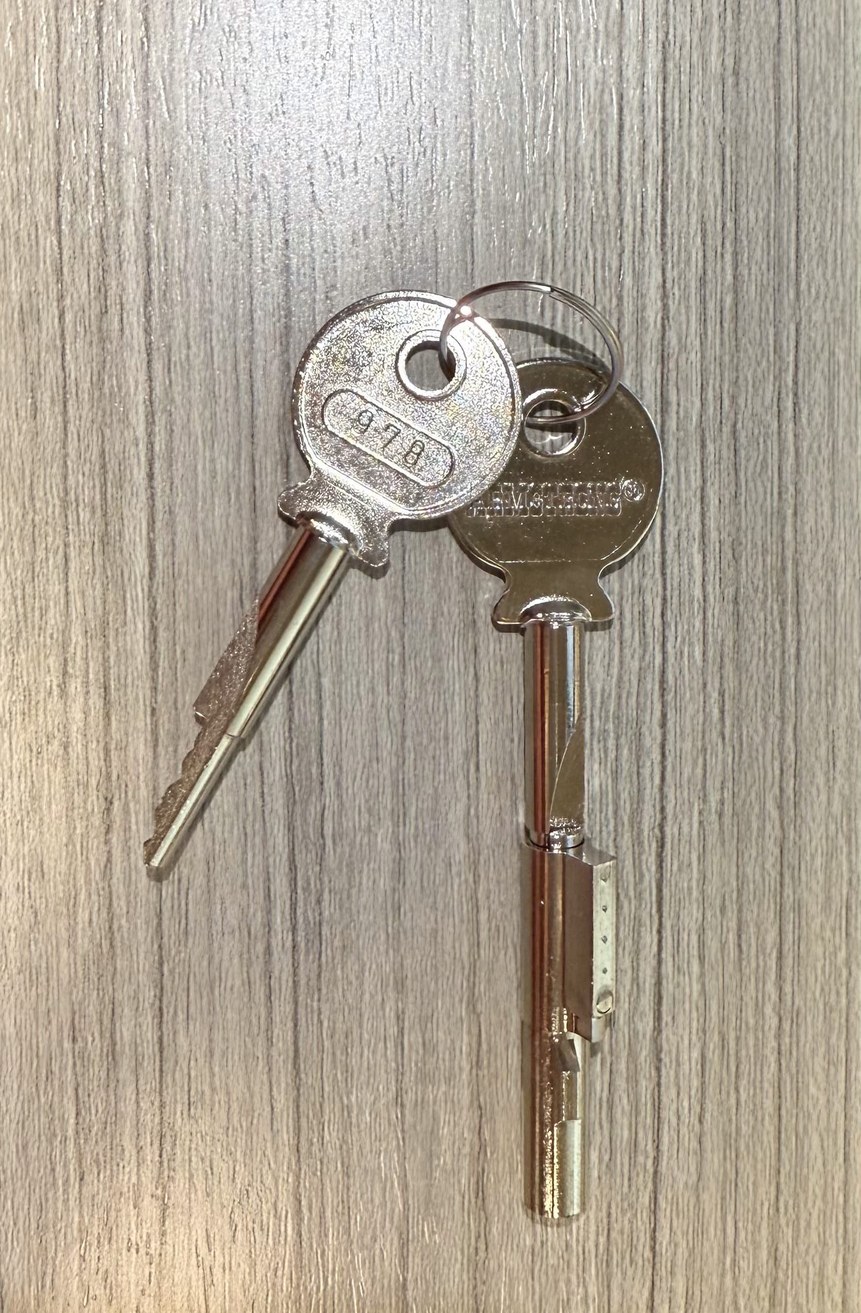 Frameless Display Case Keys
