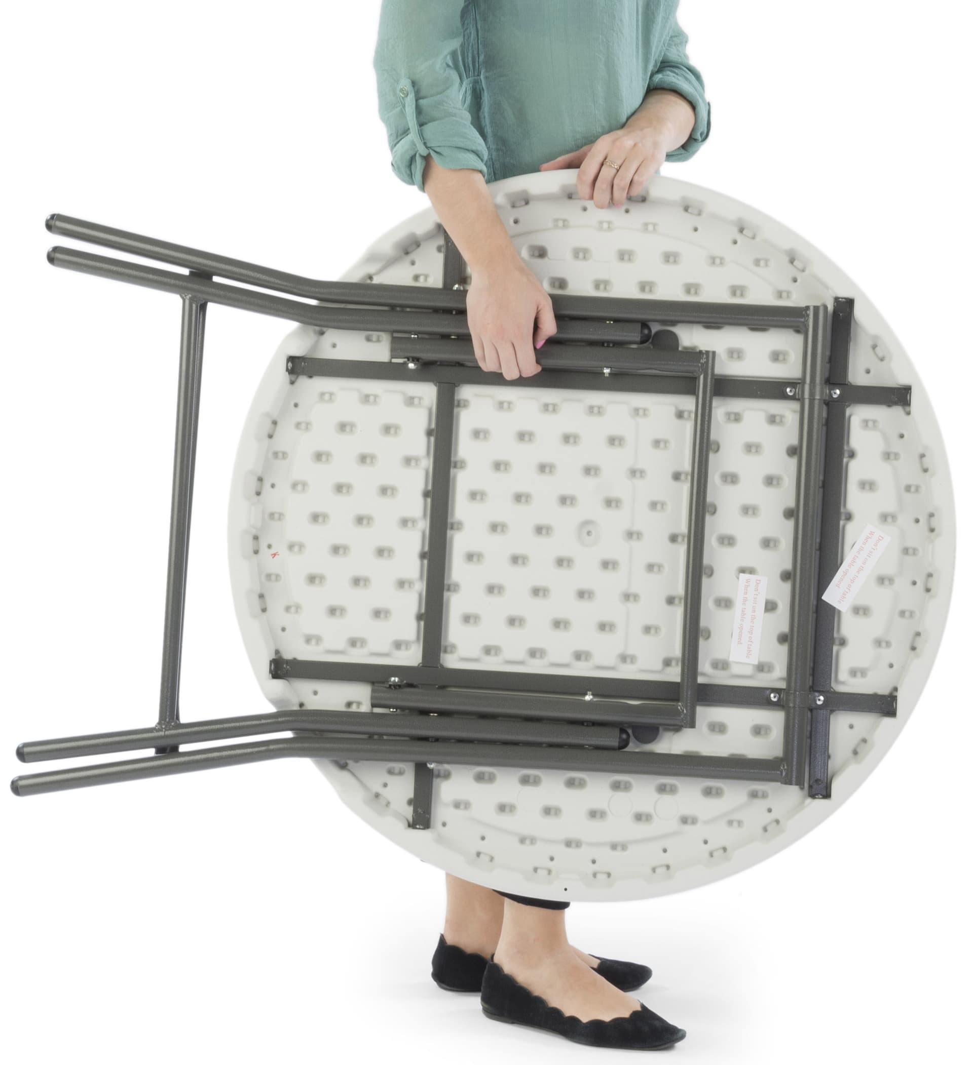Curved display booth divider wall kit with portable design