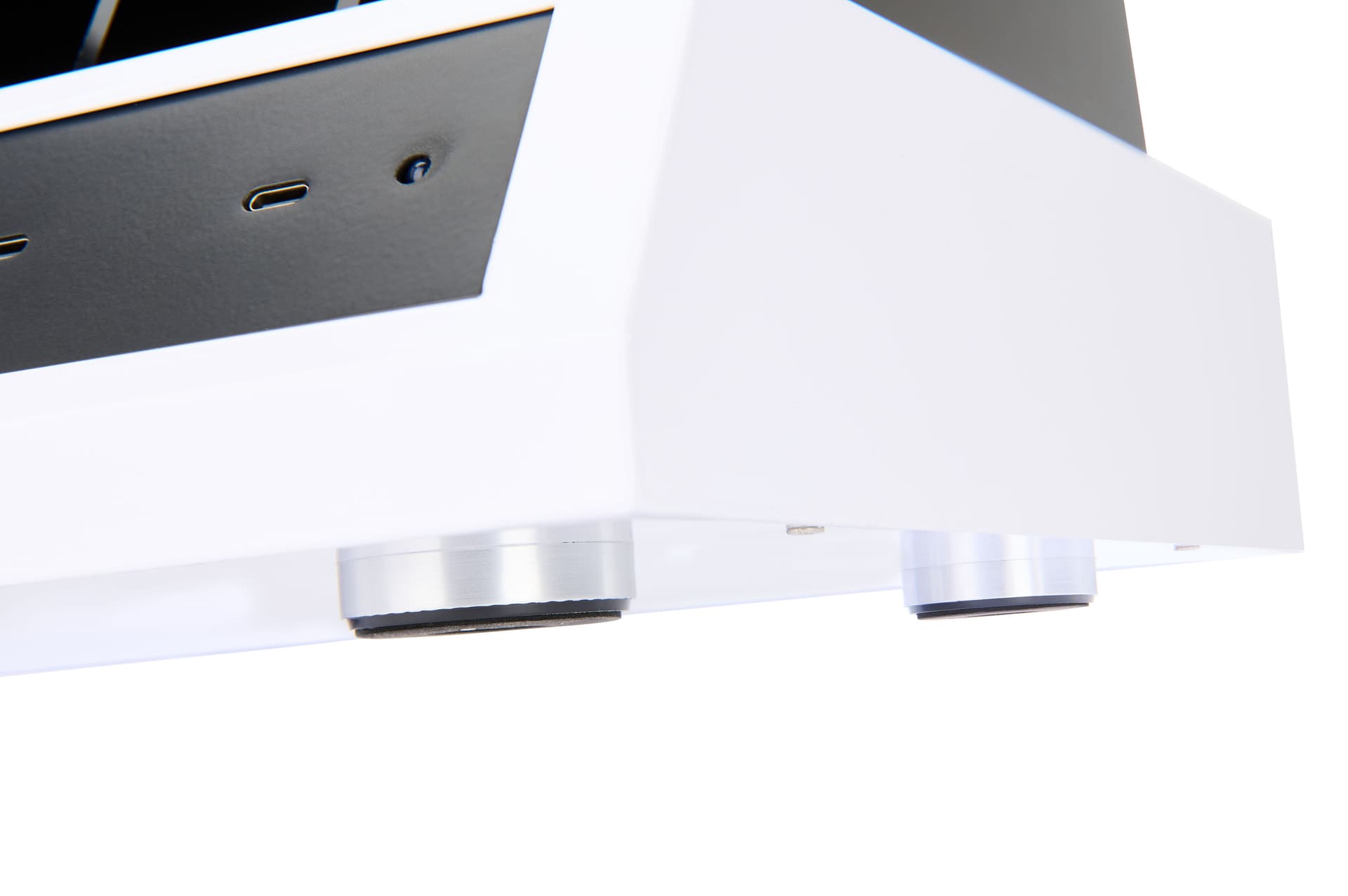 Tabletop charging station with non-slip feet