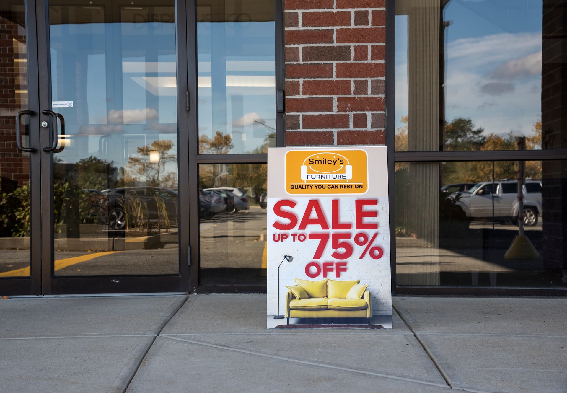 folding coroplast a-frame for outdoor messaging