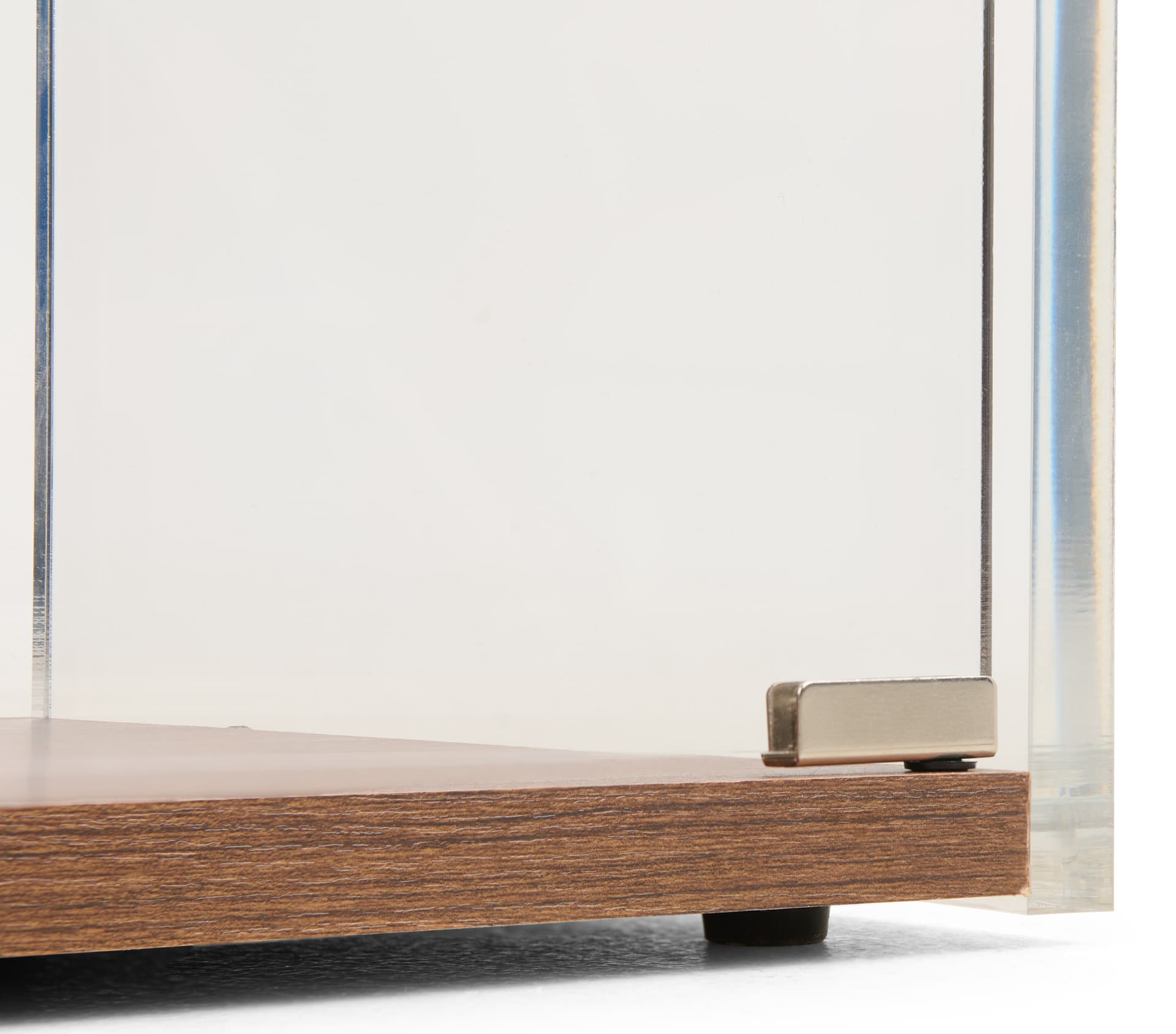 Narrow display case with feet risers